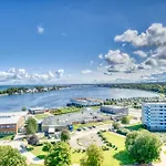 - Haus F, App 0f1302 Lejlighed