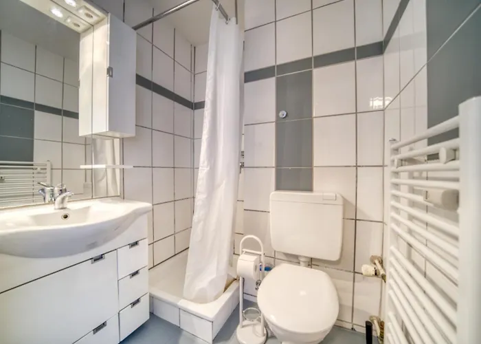 - Haus F, App 0f1302 アパート ハイリゲンハーフェン